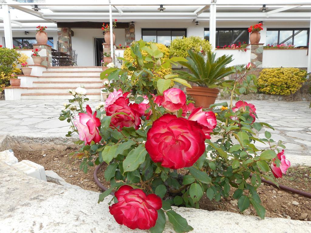 לס איסאמברה Hotel La Quietude מראה חיצוני תמונה