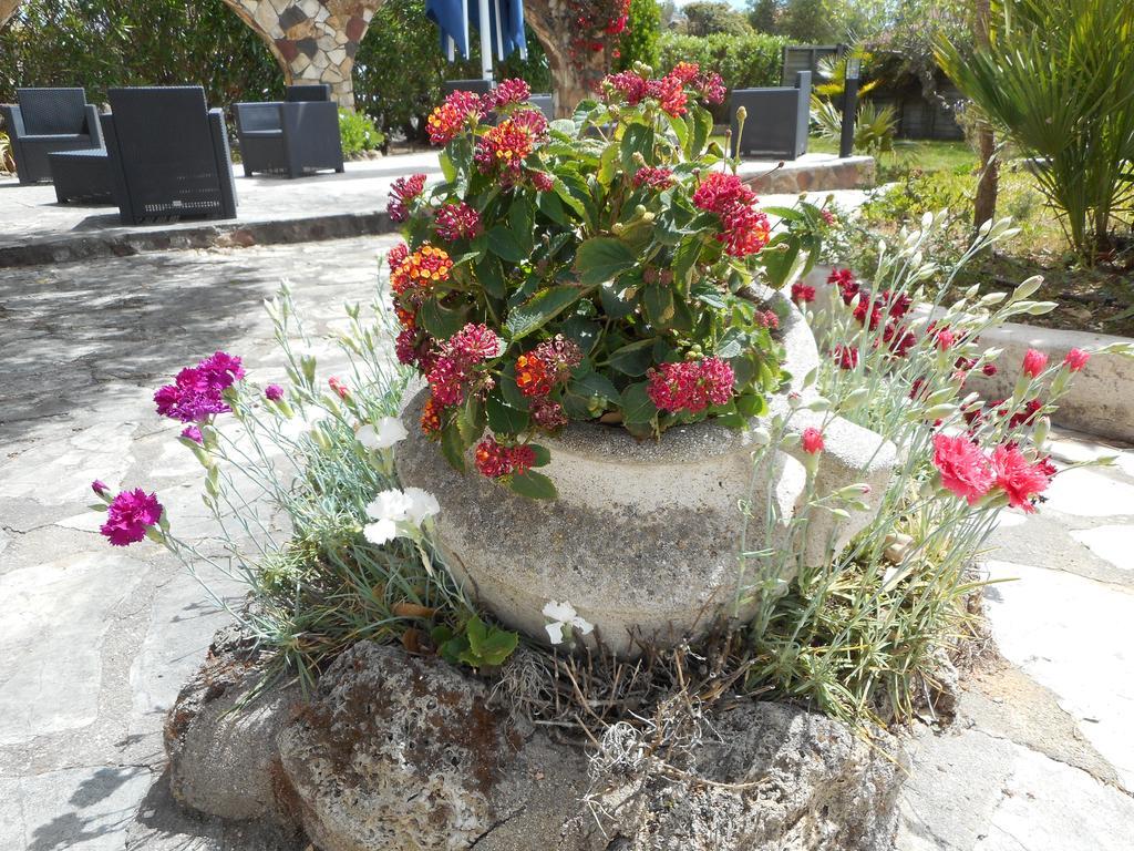 לס איסאמברה Hotel La Quietude מראה חיצוני תמונה