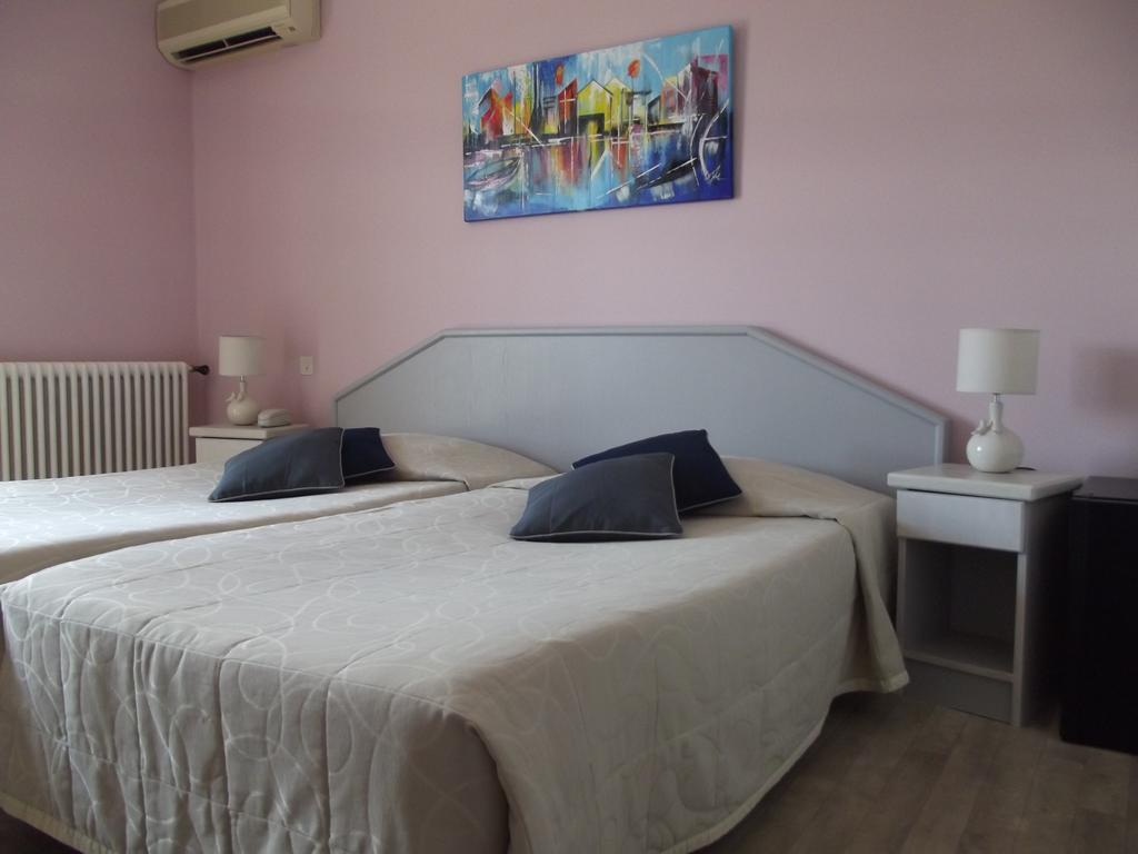 לס איסאמברה Hotel La Quietude מראה חיצוני תמונה