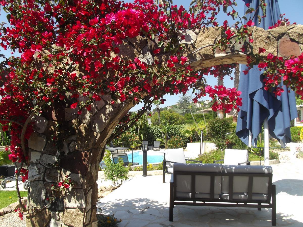 לס איסאמברה Hotel La Quietude מראה חיצוני תמונה