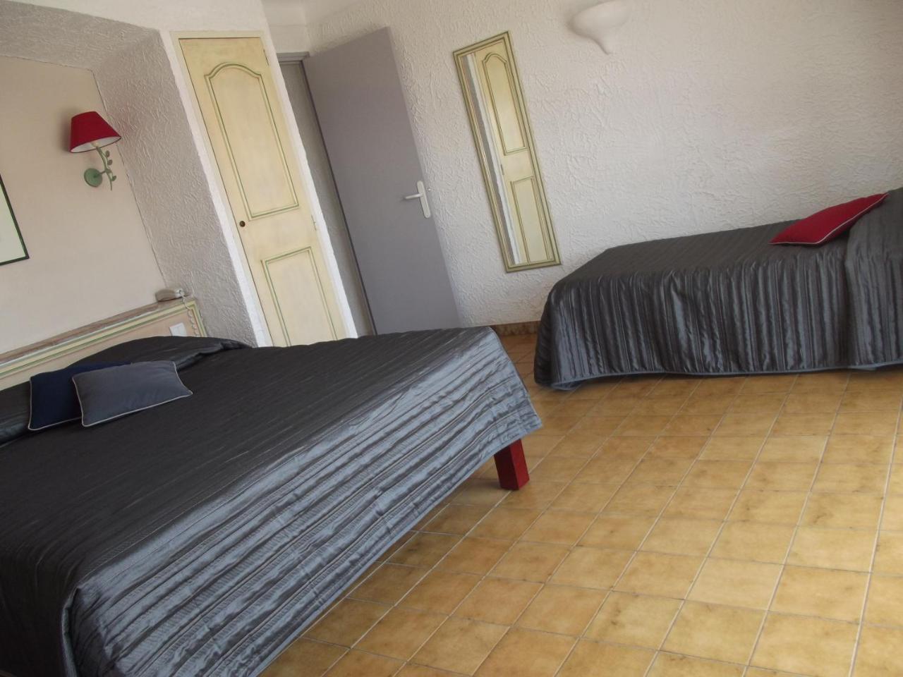 לס איסאמברה Hotel La Quietude מראה חיצוני תמונה